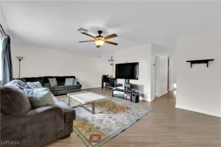 Photo #5: 2607380 Listing