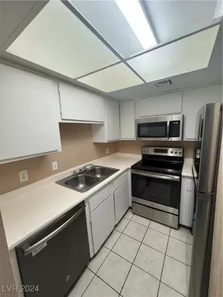 Photo #2: 2607520 Listing 