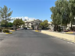 Photo #2: 2607546 Listing