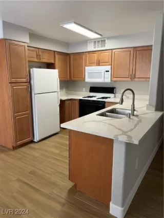 Photo #3: 2607546 Listing