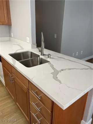 Photo #5: 2607546 Listing