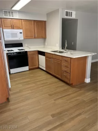 Photo #6: 2607546 Listing