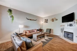 Photo #5: 2607555 Listing