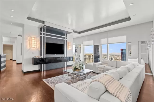 MLS: 2607594 Condo For Sale