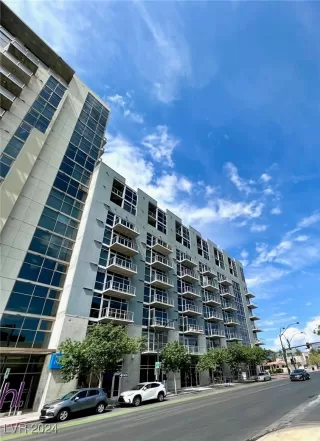 Photo #1: 2607607 Listing 