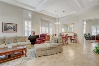 Photo #5: 2607631 Listing