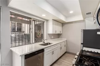 Photo #2: 2607647 Listing 