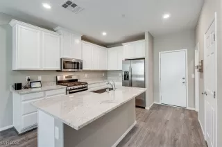 Photo #5: 2607649 Listing 