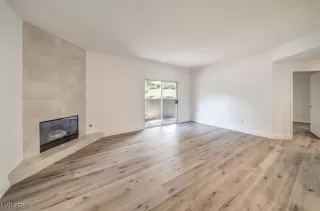 Photo #5: 2607675 Listing