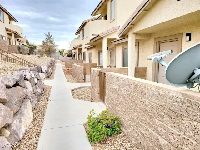 MLS: 2607701 Condo For Sale