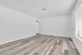 Photo #5: 2607709 Listing 