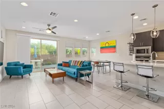 Photo #5: 2607748 Listing