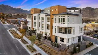 Photo #3: 2607785 Listing