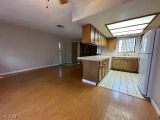 Photo #4: 2607812 Listing