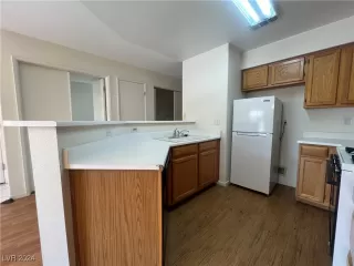 Photo #3: 2607822 Listing 