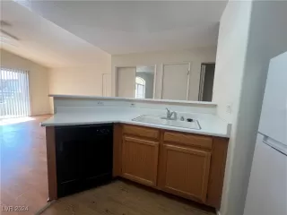 Photo #4: 2607822 Listing 