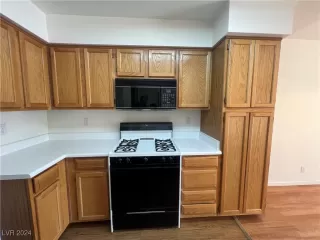 Photo #5: 2607822 Listing 