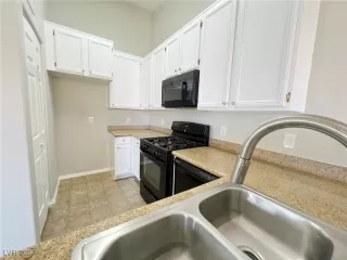 Photo #3: 2607871 Listing