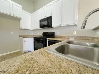 Photo #4: 2607871 Listing