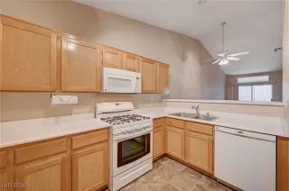 Photo #6: 2607876 Listing