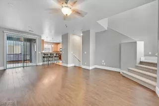 Photo #4: 2607878 Listing