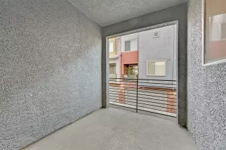 Photo #5: 2607878 Listing