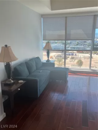 Photo #4: 2607892 Listing 