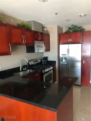 Photo #5: 2607892 Listing 