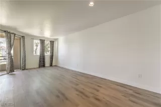 Photo #3: 2607917 Listing