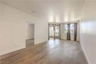 Photo #4: 2607917 Listing