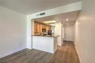 Photo #5: 2607917 Listing