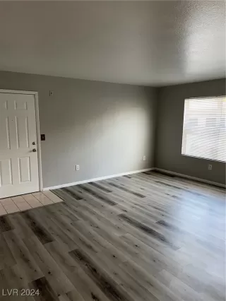 Photo #4: 2607979 Listing 