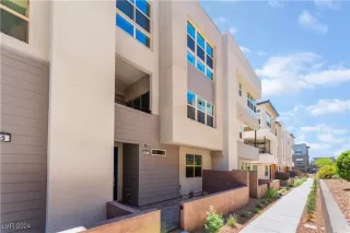 Photo #2: 2607994 Listing