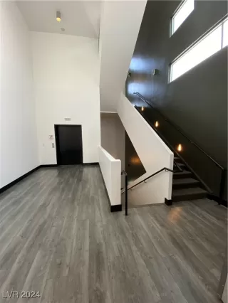 Photo #2: 2608021 Listing 