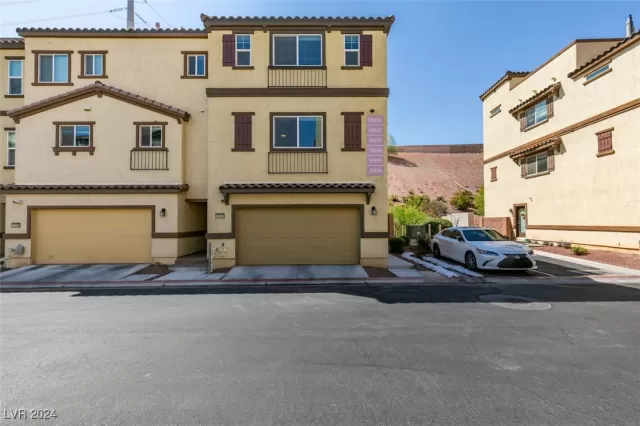 MLS: 2608027 Condo For Sale