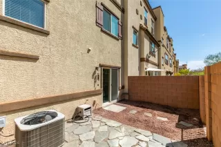 Photo #5: 2608027 Listing