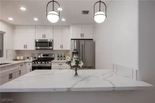 Photo #2: 2608030 Listing 