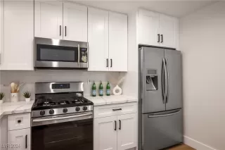 Photo #3: 2608030 Listing 