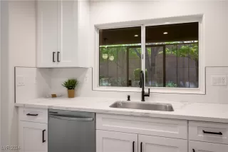 Photo #4: 2608030 Listing 