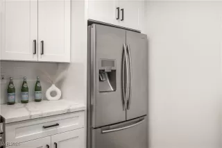 Photo #5: 2608030 Listing 