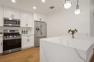 Photo #6: 2608030 Listing 