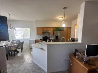 Photo #2: 2608053 Listing 