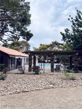 Photo #3: 2608065 Listing 