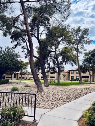 Photo #4: 2608065 Listing 