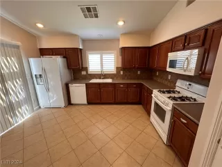 Photo #6: 2608124 Listing 