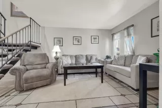 Photo #4: 2608129 Listing