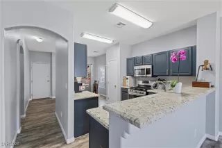 Photo #2: 2608147 Listing