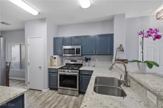 Photo #3: 2608147 Listing