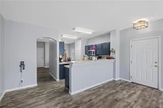 Photo #6: 2608147 Listing