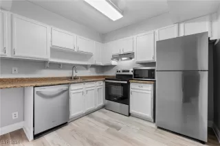 Photo #4: 2608185 Listing 